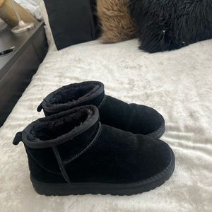 ULTRA MINI BLACK UGGS size 7